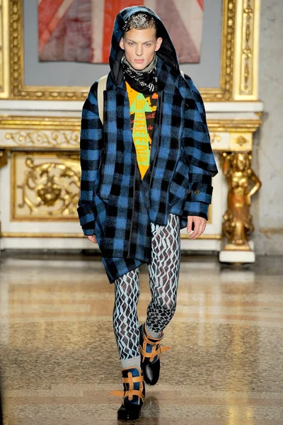 Look 32